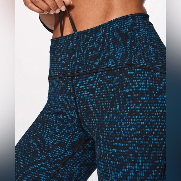 Lululemon Train Times Crop 17” Black Blue Mesh-Panel Capri Leggings Size 6 - Picture 3 of 11
